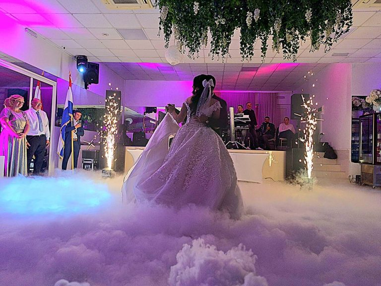 Rasvjeta i efekti za vjenčanja. Prvi ples. Music Fun Team