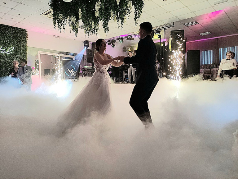 Rasvjeta i efekti za vjenčanja. Prvi ples. Music Fun Team